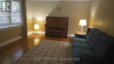 535 Enfield Rd in Burlington, ON - Building Photo - Building Photo