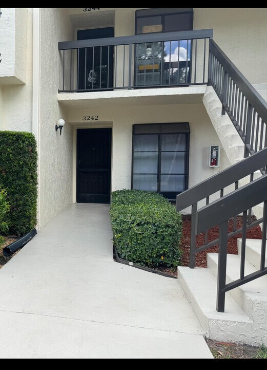 3242 Perimeter Dr in Greenacres, FL - Building Photo