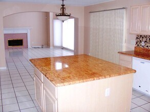 45866 Fountain View Dr in Canton Township, MI - Foto de edificio - Building Photo