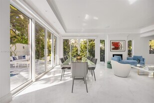 2760 Brickell Ct in Miami, FL - Building Photo