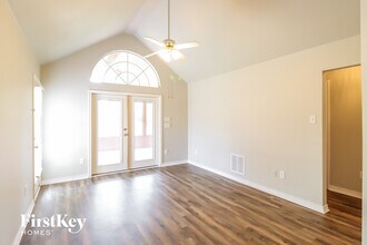 2204 Reedway Ct in Arlington, TX - Building Photo - Building Photo