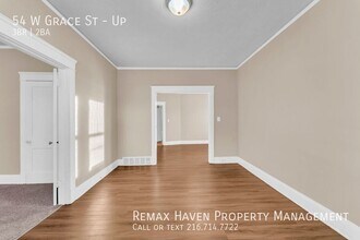 54 W Grace St in Bedford, OH - Foto de edificio - Building Photo