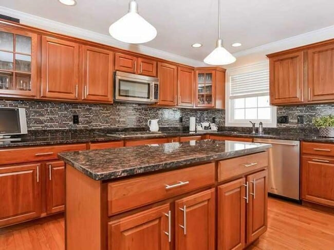 55 Ashburton Dr in Cranston, RI - Foto de edificio - Building Photo