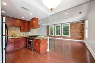 1236 N Flores St in West Hollywood, CA - Foto de edificio - Interior Photo