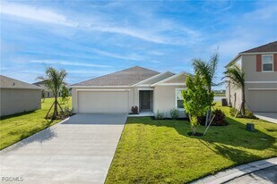 12212 Sydney Ct in Lehigh Acres, FL - Building Photo