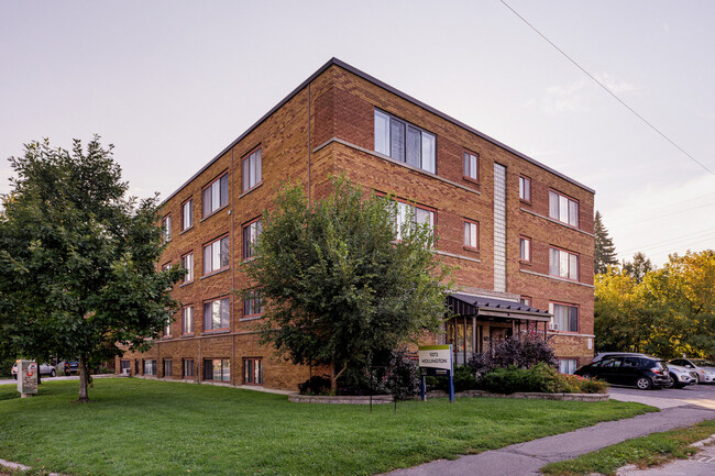 Arbor Village - 1073 Hollington in Ottawa, ON - Building Photo - Building Photo