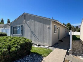 310 N Georgia Ave in East Wenatchee, WA - Building Photo