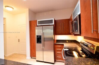 7355 SW 89th St in Miami, FL - Building Photo - Building Photo
