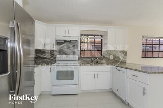 2664 W 70th Pl in Hialeah, FL - Building Photo - Building Photo