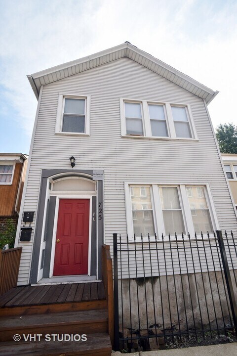 725 N Throop St in Chicago, IL - Building Photo
