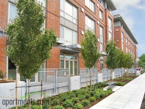 UW Tacoma Court 17 Apartments in Tacoma, WA - Foto de edificio - Building Photo