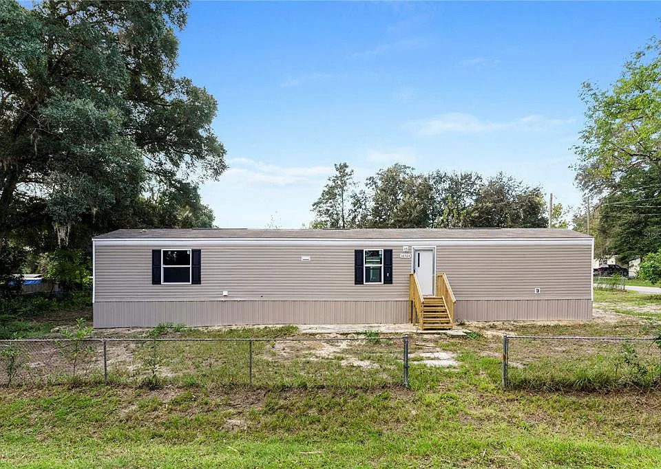 16364 SE 57th St in Ocklawaha, FL - Building Photo