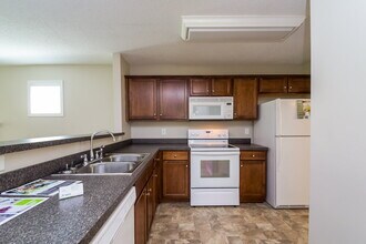 42 Oakbrook Dr in Cartersville, GA - Building Photo - Building Photo