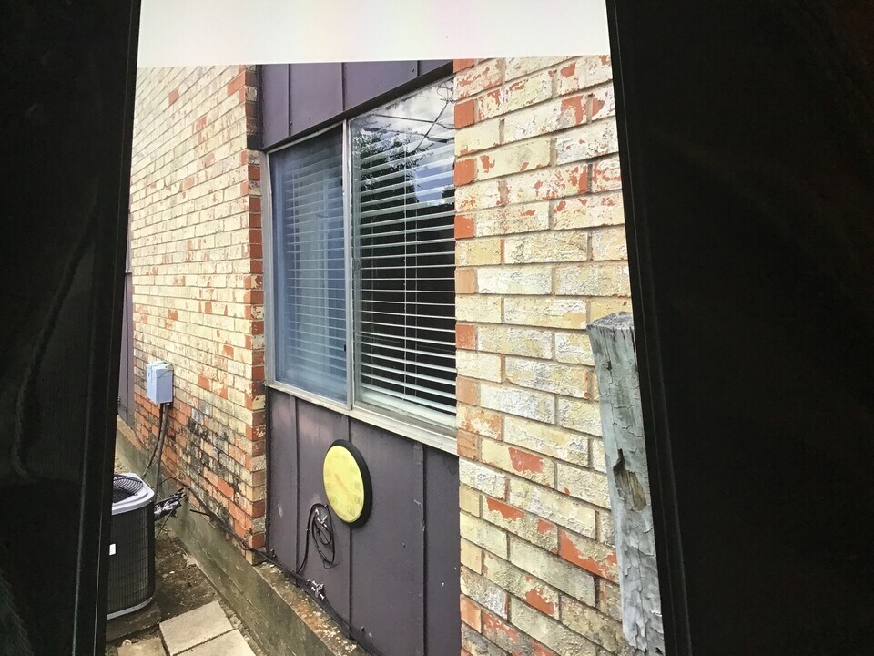 4402 Aspen St in Bryan, TX - Building Photo