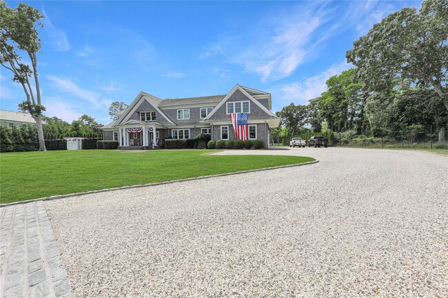 18 Michaels Way in Westhampton Beach, NY - Building Photo - Building Photo