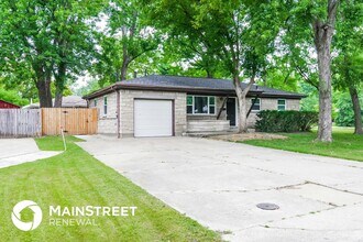 2215 Cavalier Dr in Louisville, KY - Foto de edificio - Building Photo