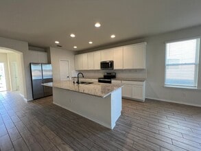 117 Wild Crk Rd in Seguin, TX - Building Photo - Building Photo