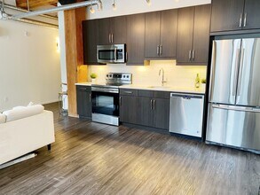 139 Market Av in Winnipeg, MB - Building Photo - Building Photo