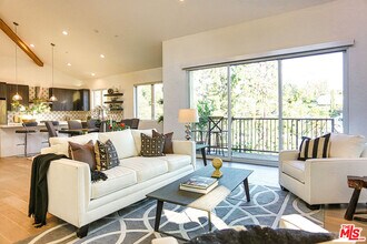 2068 Cerro Gordo St in Los Angeles, CA - Building Photo - Building Photo