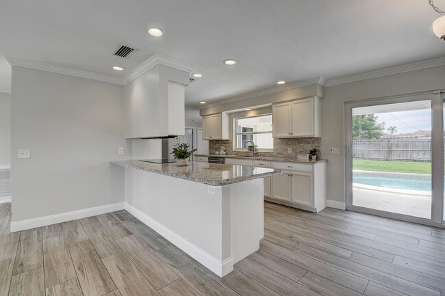 property at 798 SW 15th Ave