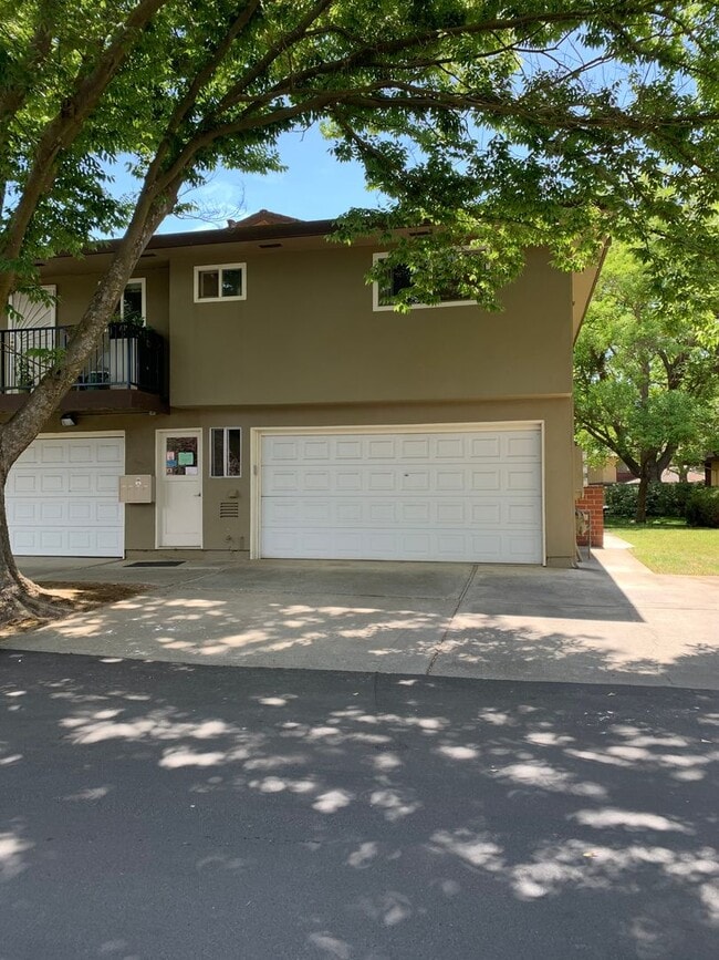 2806 Bidwell St in Davis, CA - Building Photo - Building Photo