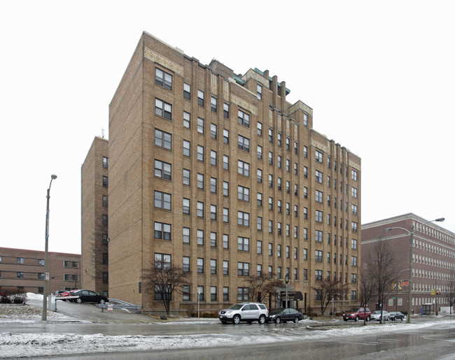 Sovereign Apartments in Milwaukee, WI - Building Photo - Building Photo