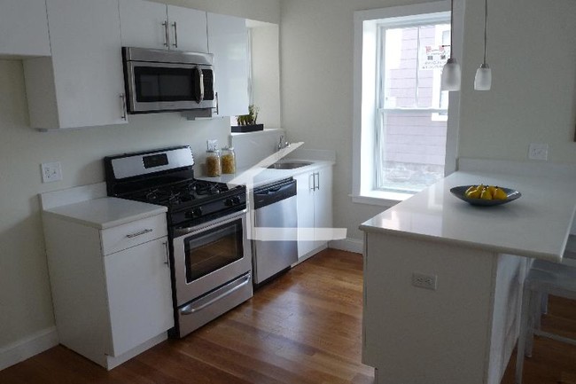 54 Kent St, Unit 1 in Brookline, MA - Building Photo - Building Photo