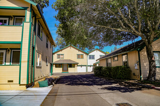 1404 Slater St in Santa Rosa, CA - Building Photo - Building Photo