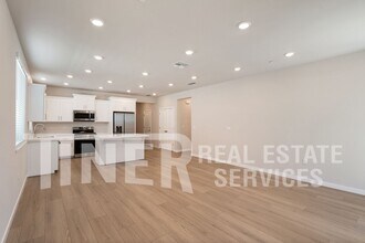 2401 Longmire Lp in Roseville, CA - Building Photo - Building Photo