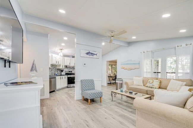 property at 1224 Dustin Dr