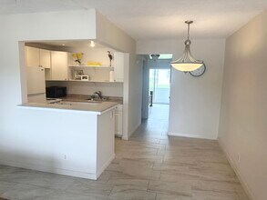 299 Camden Dr in West Palm Beach, FL - Building Photo - Building Photo