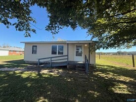 113 Rich Ln in Owens Cross Roads, AL - Building Photo