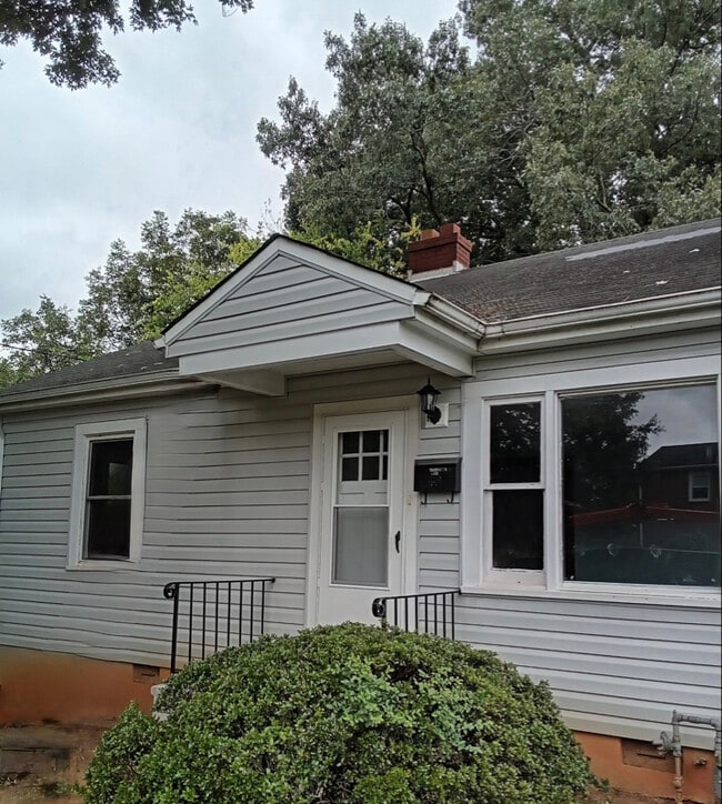 1555 Myrtle Ave in Danville, VA - Foto de edificio - Building Photo