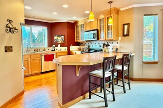 315 N Wright Ave in Cle Elum, WA - Foto de edificio - Building Photo