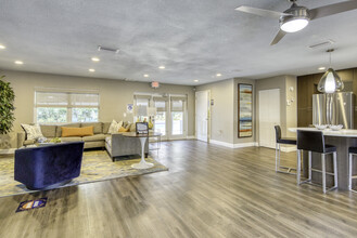 Villas at Deer Park Apartments in Lutz, FL - Building Photo - Interior Photo