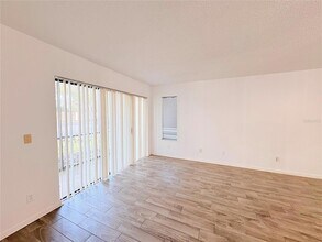 8213 Sun Spring Cir, Unit 31 in Orlando, FL - Building Photo - Building Photo