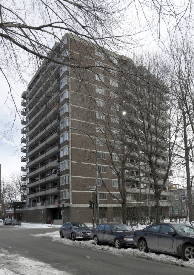 Le Saint-Urbain in Montréal, QC - Building Photo - Building Photo