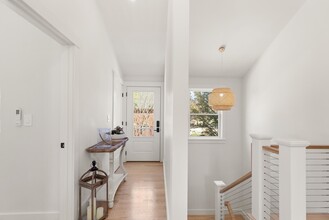 40 Thurston Point Rd in Gloucester, MA - Building Photo - Building Photo