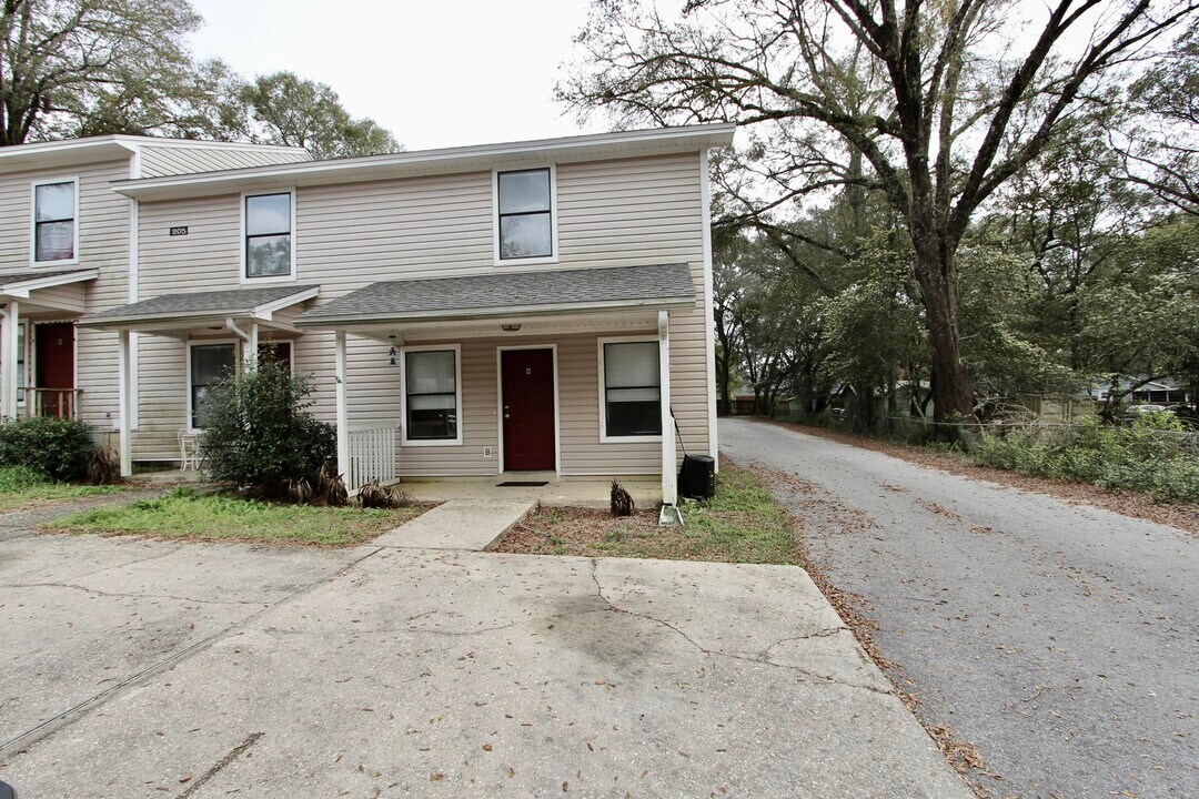 205 Marquette St in Niceville, FL - Building Photo