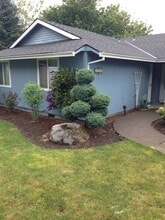 3015 NE 18th Ct in Gresham, OR - Foto de edificio - Building Photo
