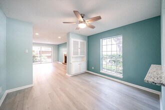 2574 Marilee Ln in Houston, TX - Foto de edificio - Building Photo