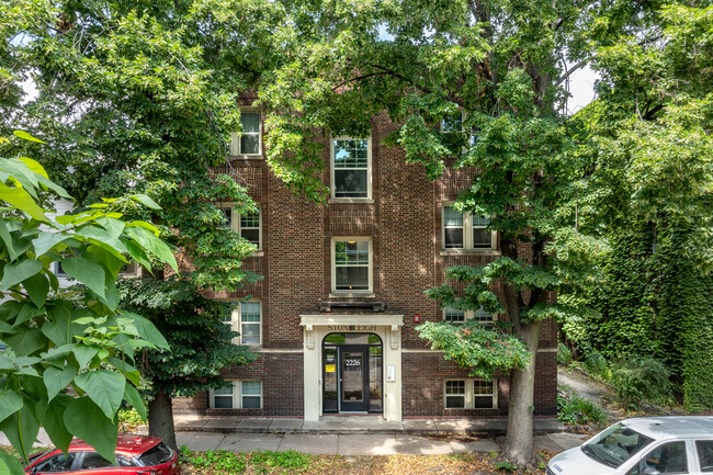 2226 Garfield Ave S in Minneapolis, MN - Foto de edificio - Building Photo