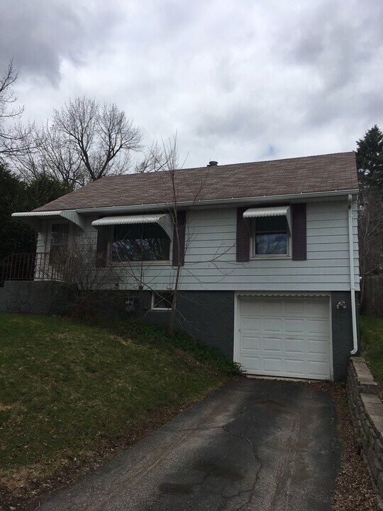 607 E 11th St in Duluth, MN - Building Photo