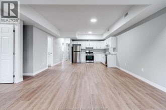 27 Orange St in Leamington, ON - Building Photo - Building Photo