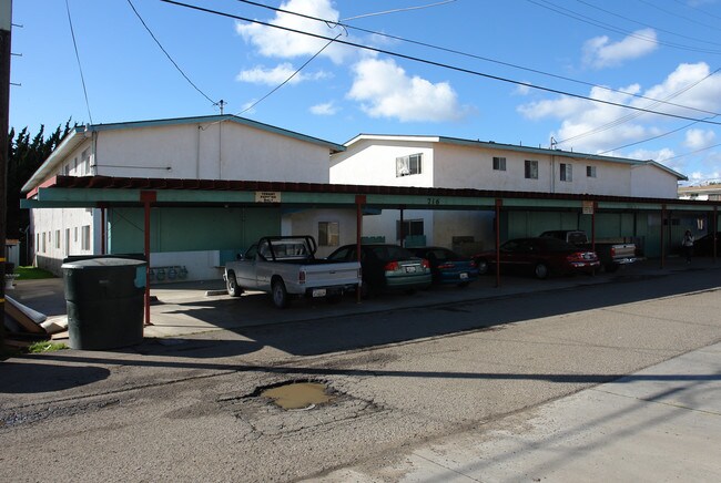 716 N G St in Lompoc, CA - Foto de edificio - Building Photo