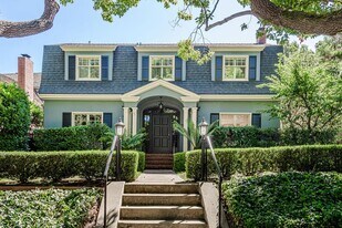 719 W Poplar Ave in San Mateo, CA - Building Photo