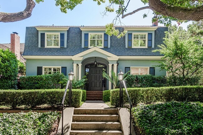 property at 719 W Poplar Ave