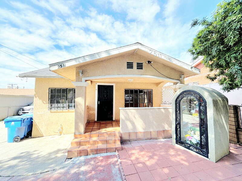 2511 Ganahl St in Los Angeles, CA - Building Photo