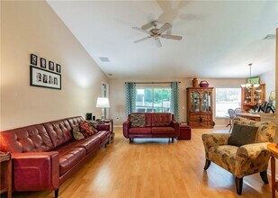 5711 Lassies Way in Zephyrhills, FL - Building Photo - Building Photo