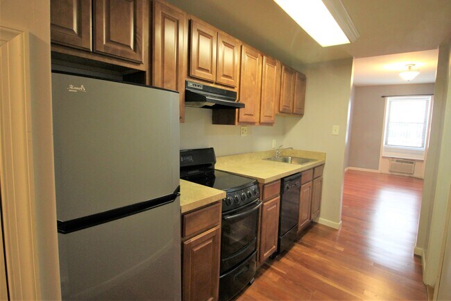 1312 Walnut St, Unit 2F photo'